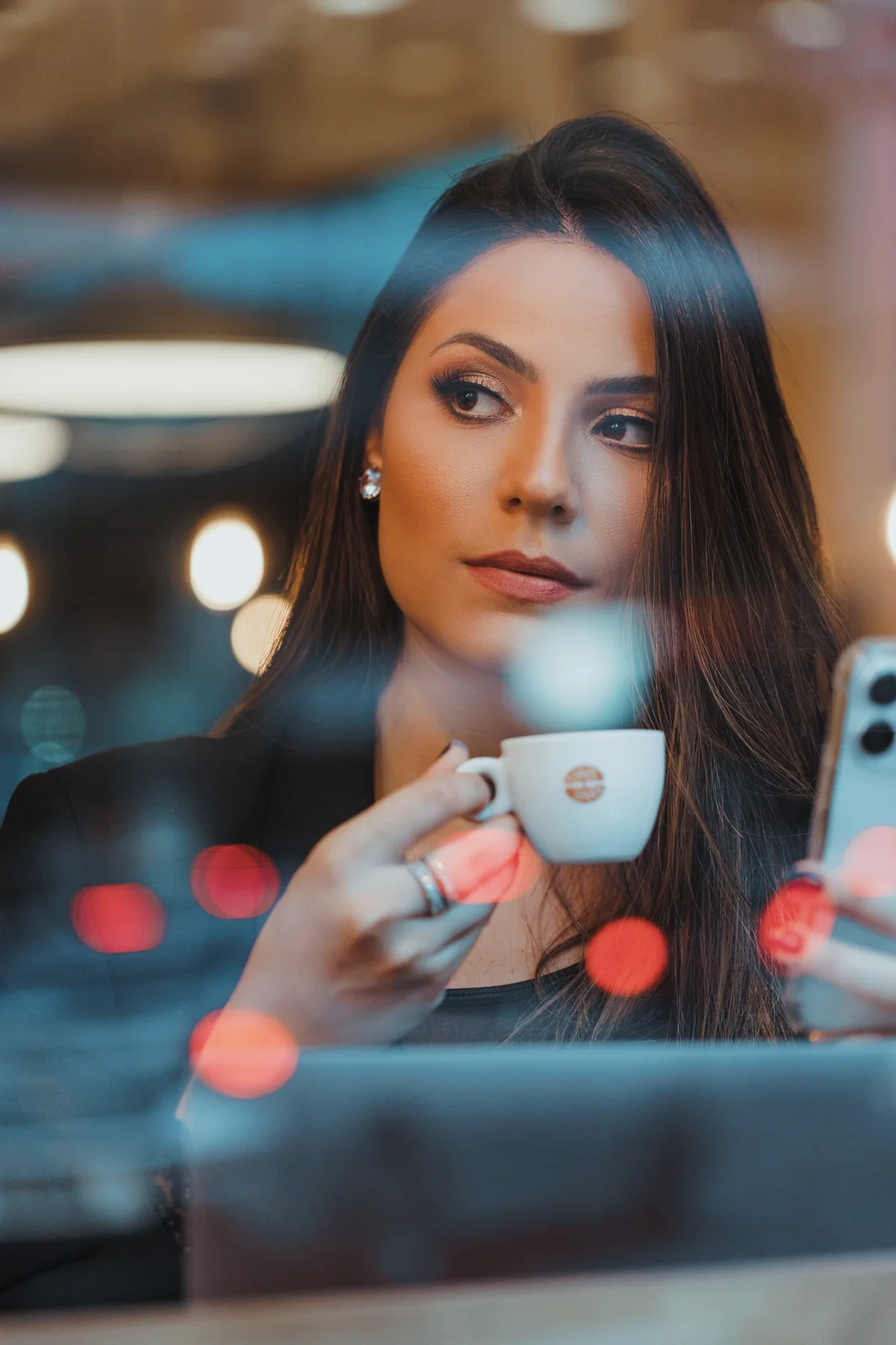 Retrato de especialista com tratamento de cor sóbrio e elegante