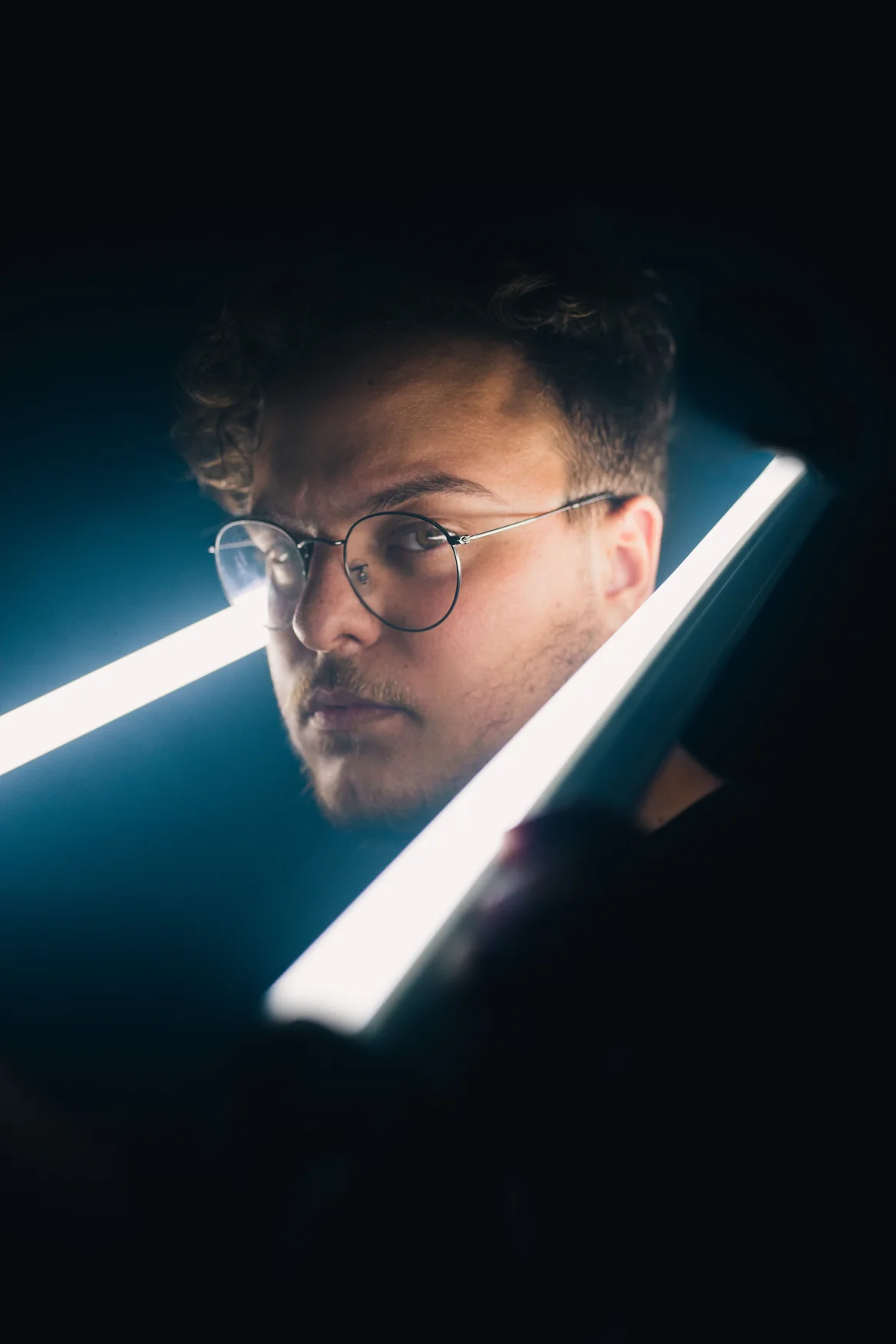 Retrato artístico de Gui Rossi, fotógrafo corporativo em São Paulo